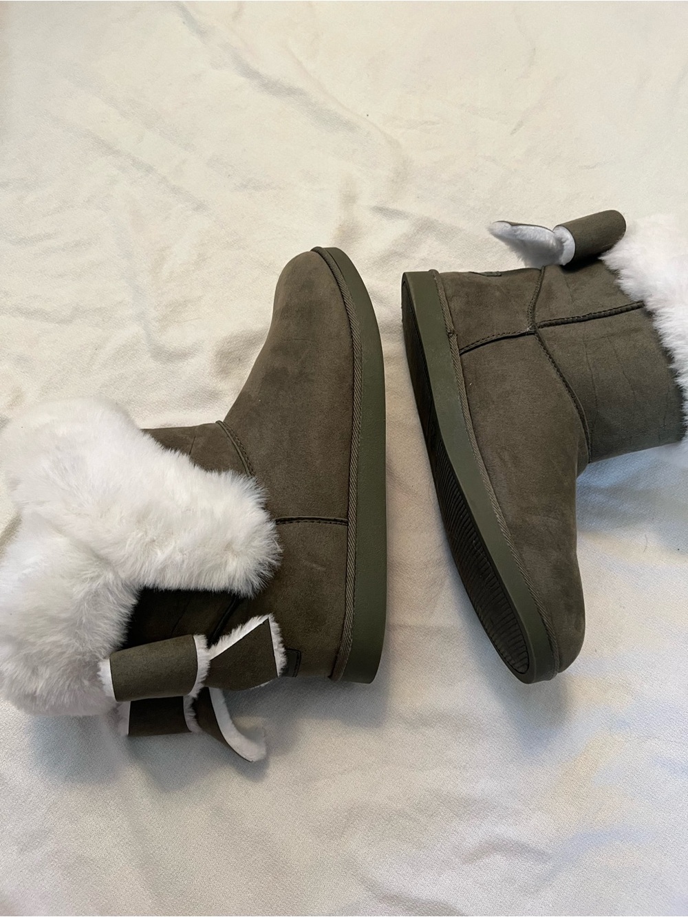 Juicy Couture King Olive Green Suede Faux Fur Lined Winter Back Bow Booties